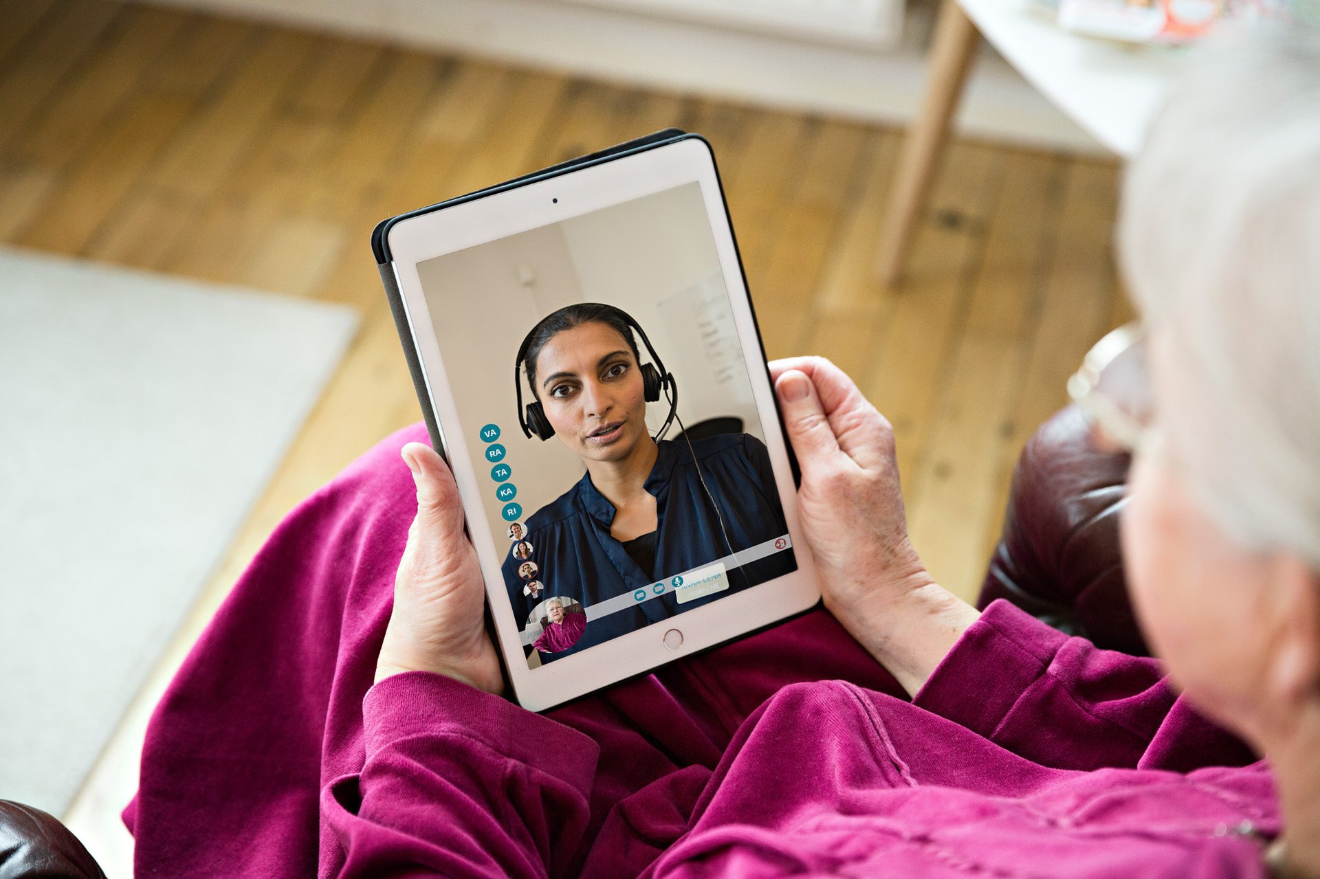 Multiparty-call-9-participants-ipad-patient-Photographer-Håkan-Ivarsson-20190321-MG-3025_2000px